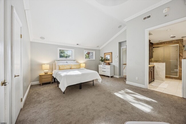 Building Photo - 2 Woodstock Dr