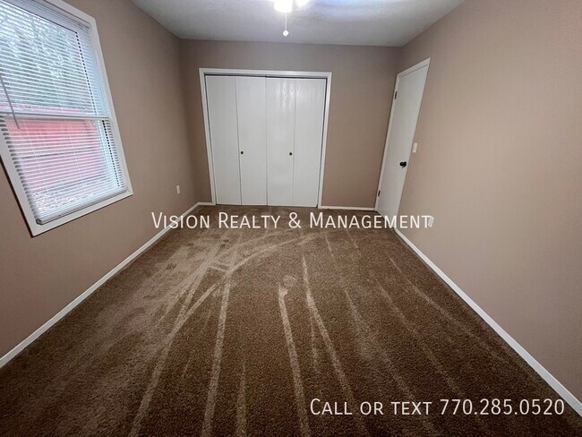 Building Photo - 12 S Creek Rd