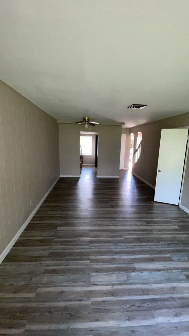 Building Photo - Palm West Condo - Wood