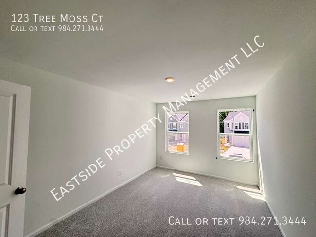 Building Photo - 123 Tree Moss Ct