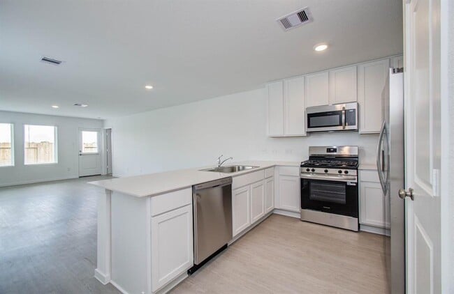 Building Photo - 5005 Gallant St