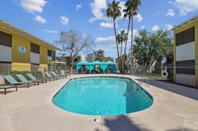 Building Photo - 615 S Hardy Dr