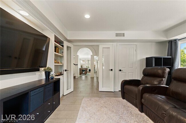 Building Photo - 2233 Versailles Ct