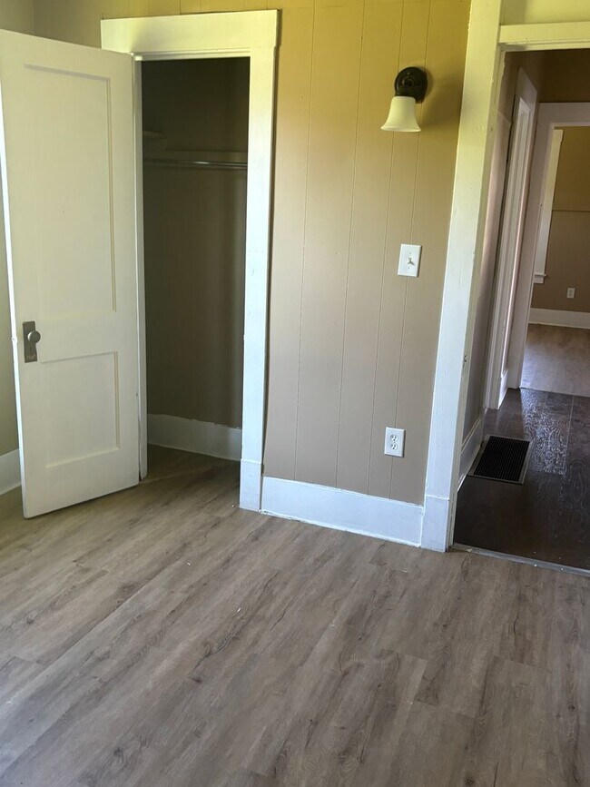 Building Photo - SECTION 8 and EDEN Accepted!! Newly Renova...