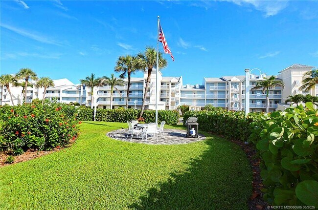 Building Photo - 40 NE Plantation Rd