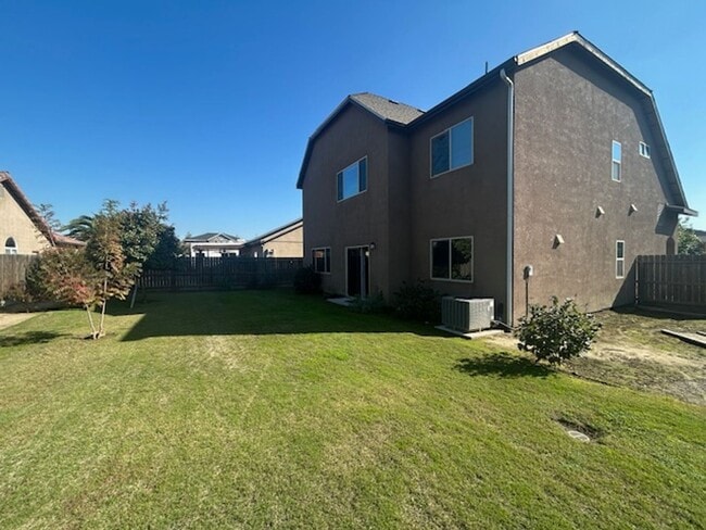 Building Photo - 4 bedroom 2 bathroom in NW Visalia coming soon!!!