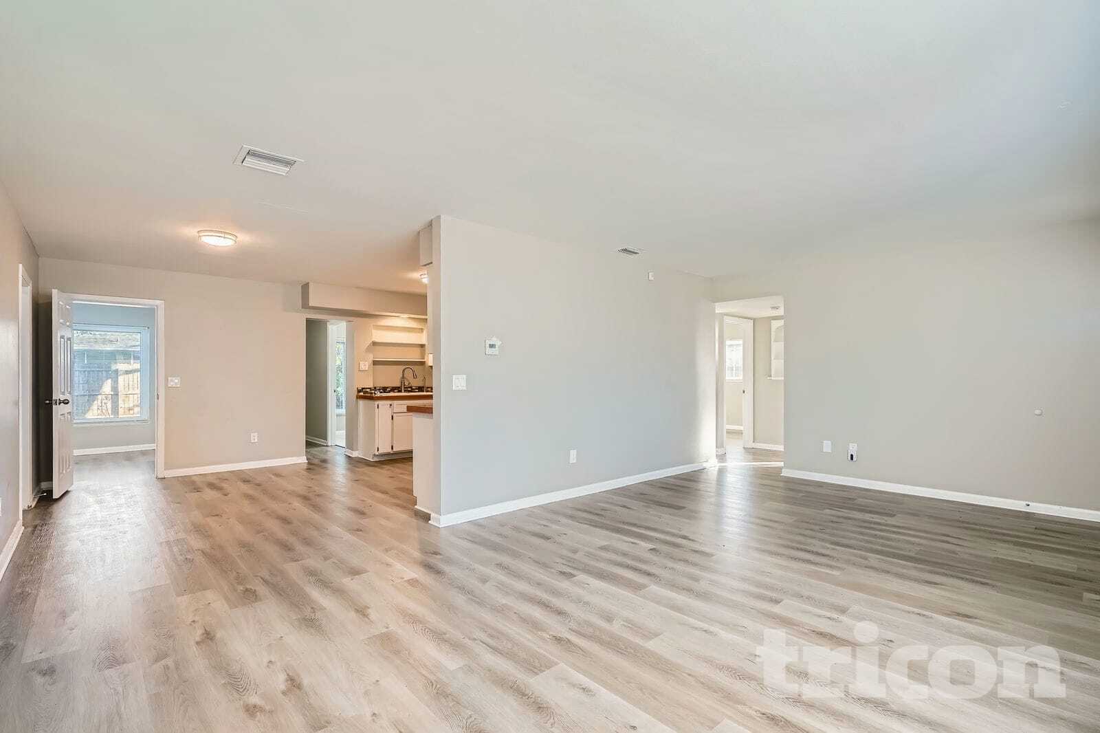 Building Photo - 2020 Magnolia Dr