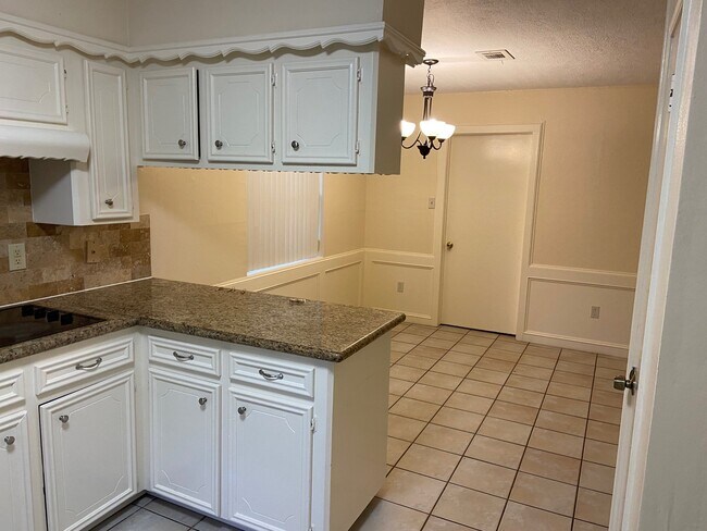 Building Photo - 3418 Candlewisp Dr