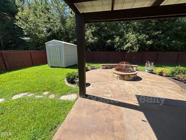 Building Photo - 438 Roanoke Dr