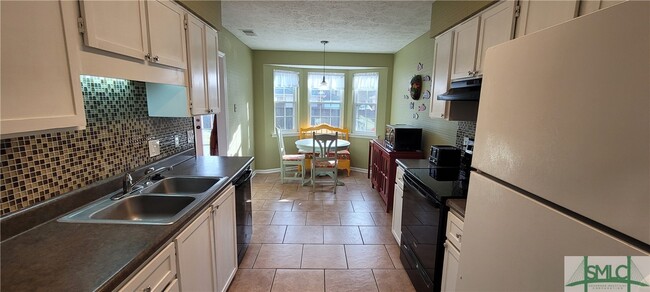 Building Photo - 8 Wyckfield Ct