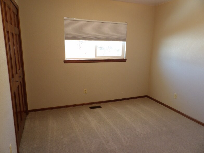 Building Photo - 2455 Stoneridge Dr