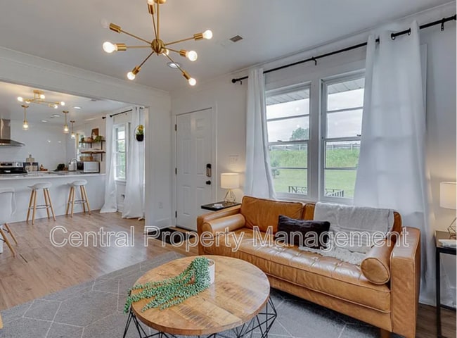 Primary Photo - 1126 N Hwy 25 Bypass