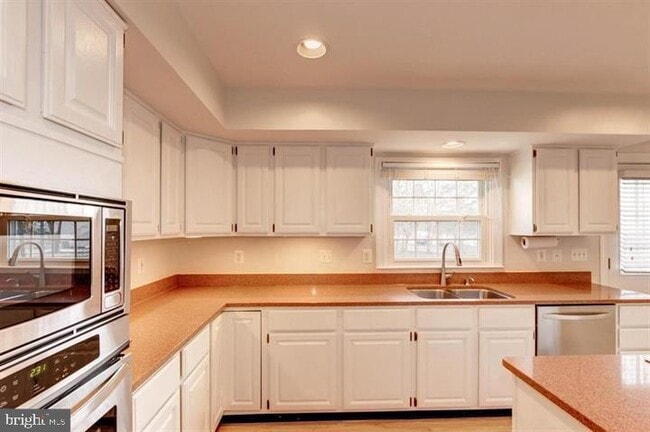 Building Photo - 14213 Floral Park Dr