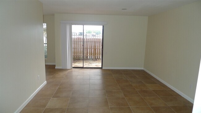 Building Photo - 16111 Aspenglen Dr