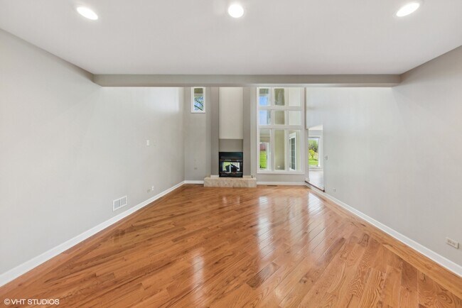Building Photo - 15020 King Dr