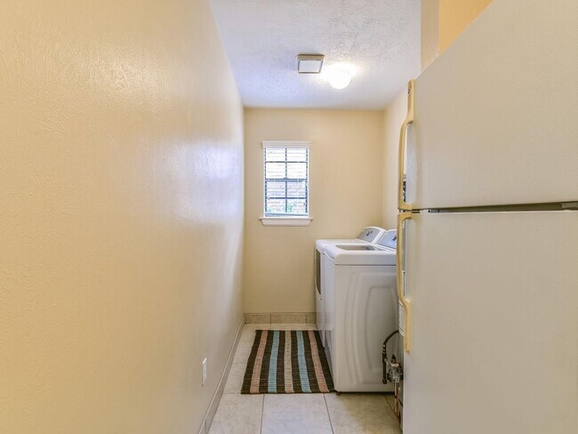 Building Photo - 14819 Cobre Valley Dr