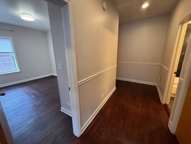 Building Photo - 1342 W Estes Ave