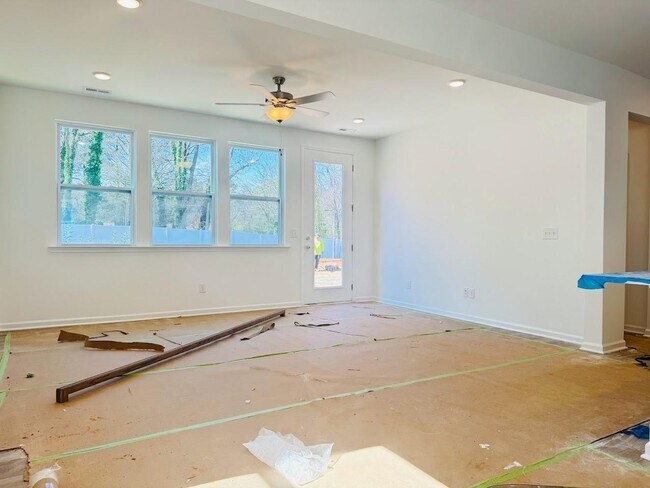 Building Photo - Spacious 3-Bed Townhome with Double Garage - Garner