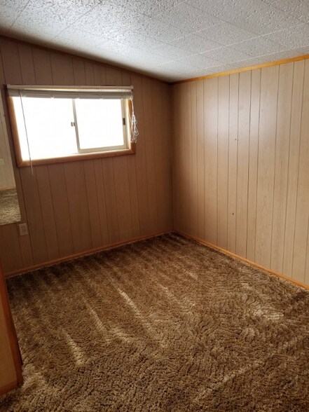 Building Photo - 114 3rd Ave W