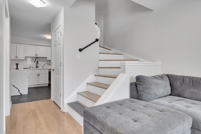 Building Photo - 41705 Broquet Dr