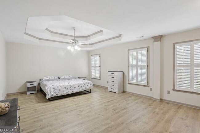 Building Photo - 2059 Sugar Springs Dr