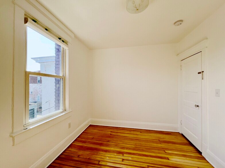 2nd bedroom with door - 1451 Pennsylvania Ave SE
