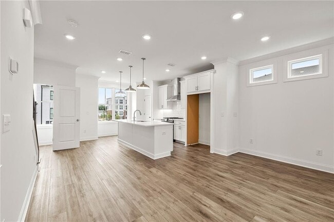 Building Photo - 532 Healy Dr