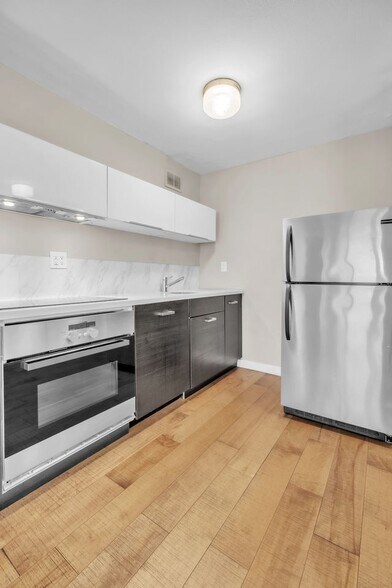 Building Photo - 224 W Rittenhouse Sq