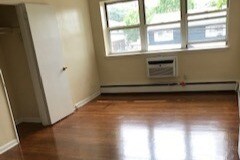 Primary Photo - 424 Essex St