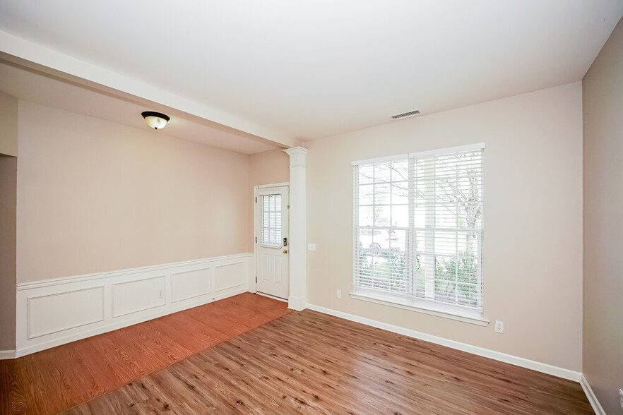 Building Photo - 8909 Lyleton Ln