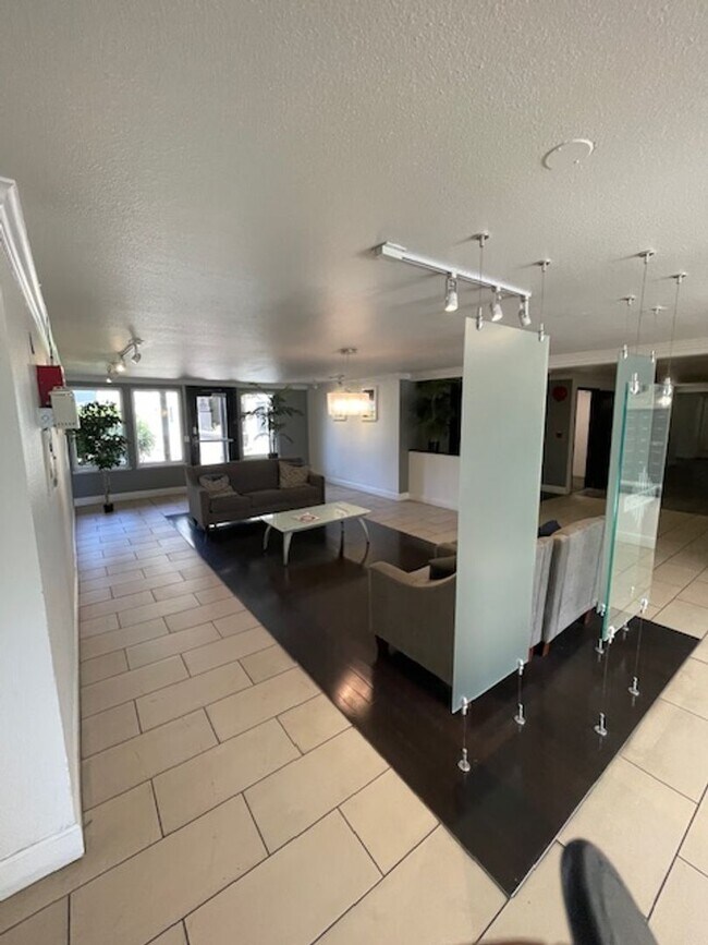 Building Photo - Available Now - 2 Bedroom 2 Bath Condo in ...
