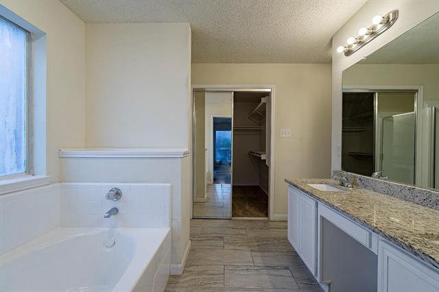 Building Photo - 1408 Belaire Dr