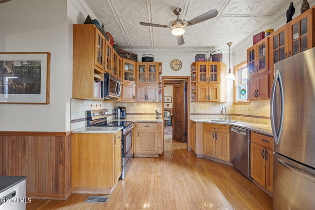 Building Photo - 69 Union Ave