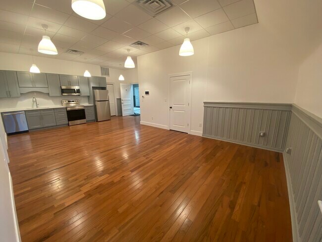 Primary Photo - 525 4th Ave