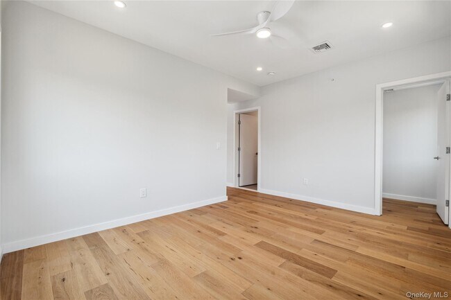 Building Photo - 46 Hudson St