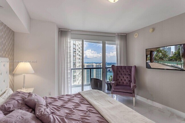 Building Photo - 495 Brickell Ave