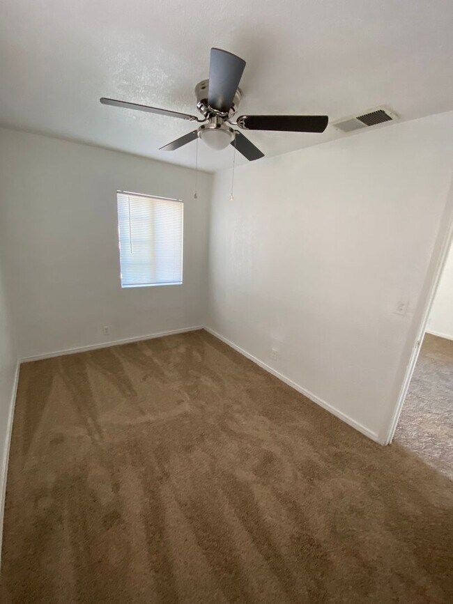 Building Photo - 3p2538