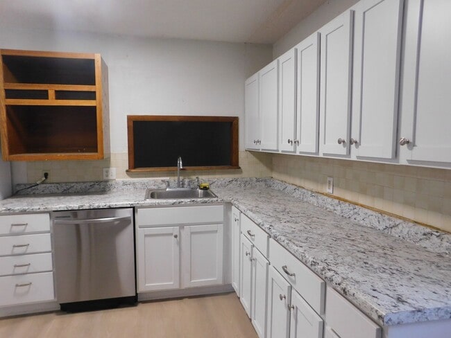 Building Photo - Beautiful 3 Bedroom 1 Bath Home