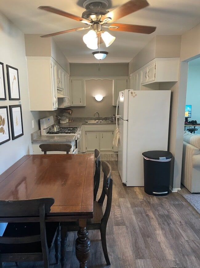 Building Photo - 12117 W Bluemound Rd