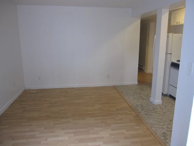 Building Photo - 183 Strathmore Rd
