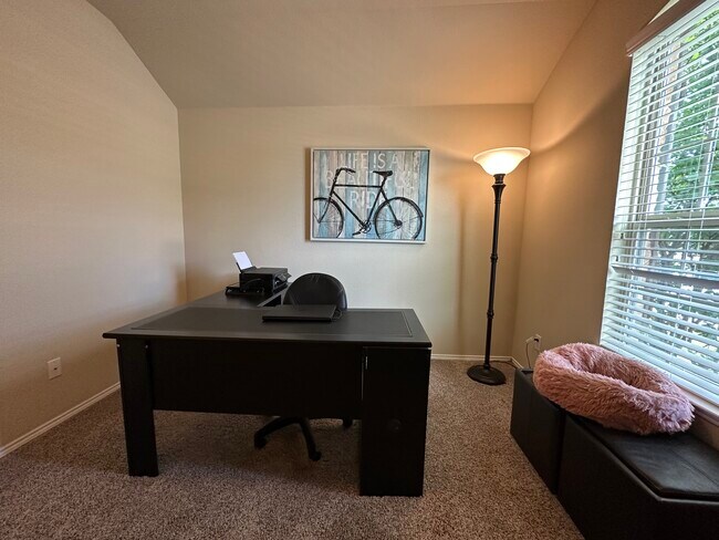 Bedroom/office - 264 Oxford Dr