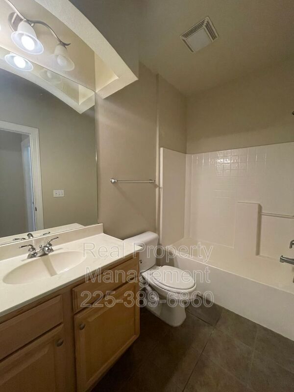 Building Photo - 809 Summer Breeze Dr