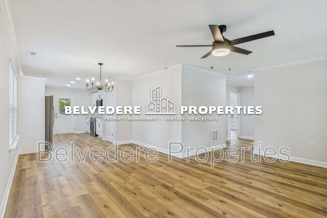 Building Photo - 2322 Fernwood Dr
