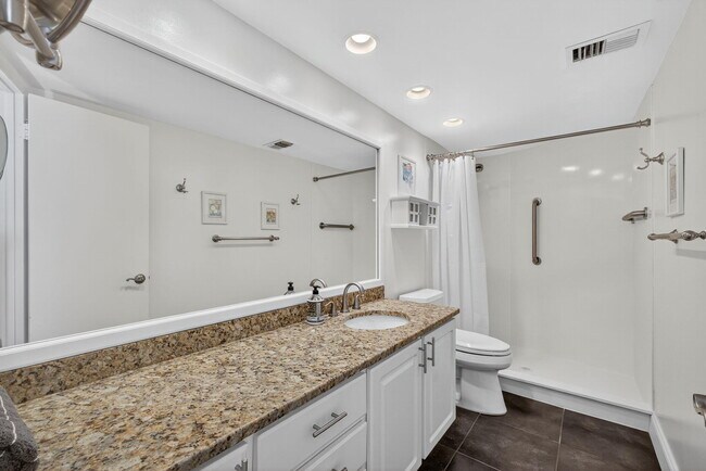 Building Photo - 2800 N Ocean Dr