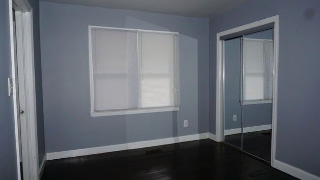 Building Photo - 2064 Seneca Dr