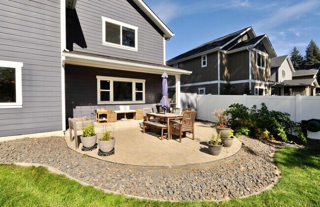 Building Photo - Canfield Mountain 3 bed 2.5 bath with loft...