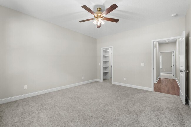 Building Photo - 1253 E Hampton Dr