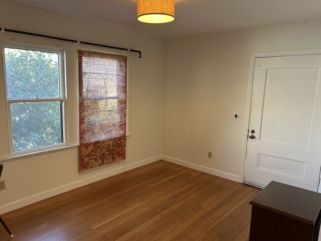 Building Photo - Lovely 1 Bedroom, 1 Bathroom Unit with Office in West Petaluma
