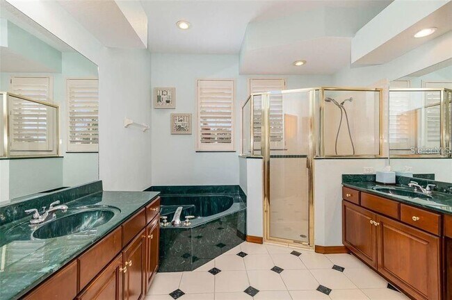 Building Photo - 10001 Highland Woods Ct