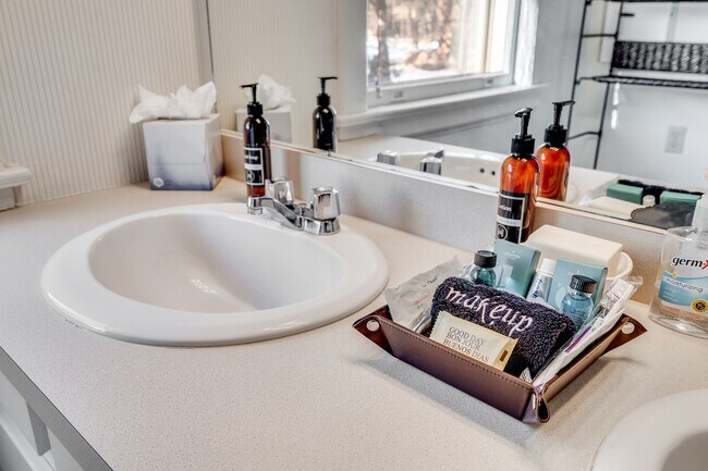 Building Photo - F. Scott Fitzgerald House in Saint Paul Can Be Your Home!